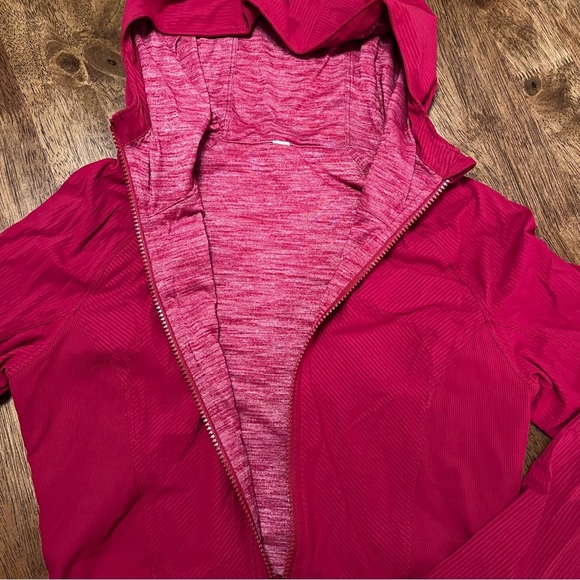 Lululemon In Flux Jacket in Cranberry Zip Up Red with Hood Size 8 - Picture 5 of 14